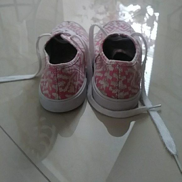Cute pink and white Areopostale shoes - Picture 4 of 5